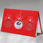 raudonas atvirukas su logotipu